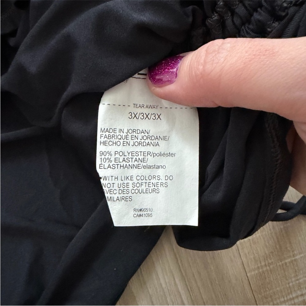 NWT Under Armour Women's Black Long Sleeve Top - Picture 9 of 9